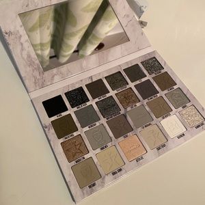 Jeffree Star Cremated Palette